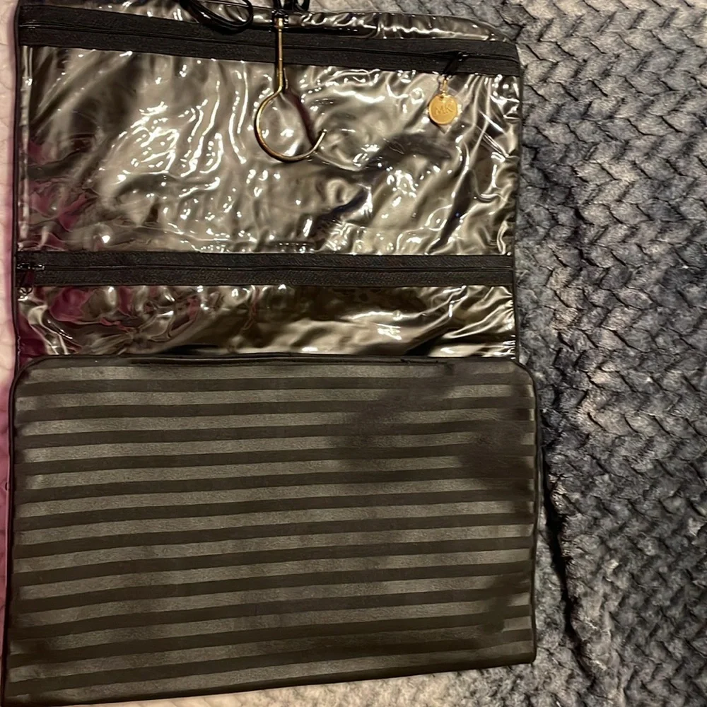 JEWELRY ORGANIZER TRAVEL OR HOME BLACK 5 GENEROUS POCKETS DESIGNED for Mary Kay